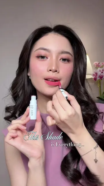 Lagi suka banget pakai matte lips lately, and this shade is everything… it’s fro