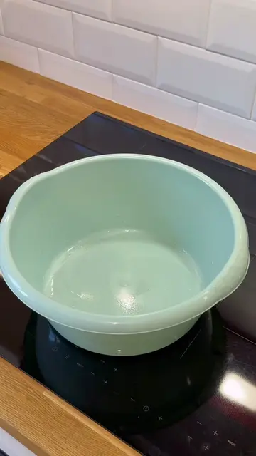 Finally tried this cleaning hack and it did not disappoint! Look at all that dir