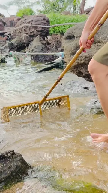 Uncovering a jackpot hidden under the sea gravel! 🌊💎 My metal detector gave th