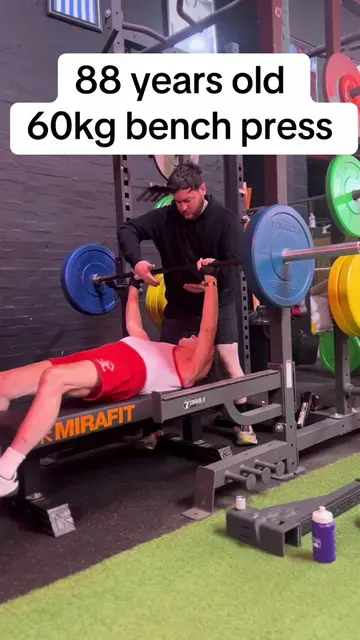 👴🏻 Happy Monday! 💪 At 88 years old, today I had a crack at a 60kg bench press