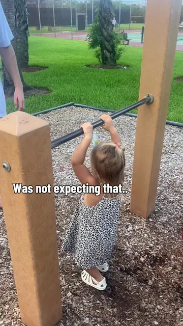 Layla doing pull ups was not on my bingo card this year… #toddler #toddlersoftik