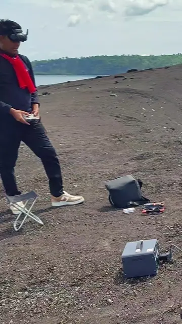 A rare drone flight over Anak Krakatau. 🌋 This is not CGI, not AI, and not stoc