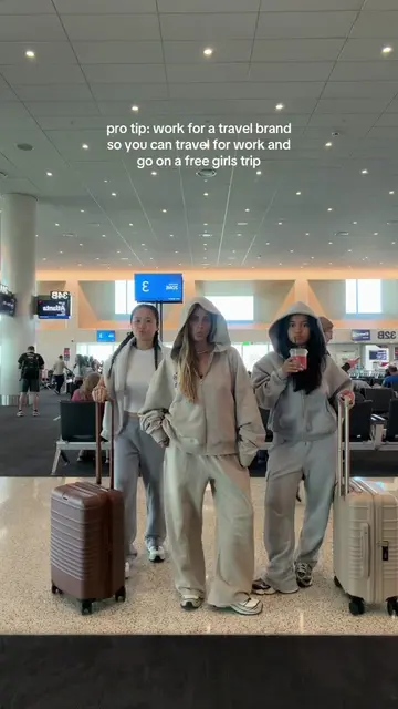 the @BÉIS girlies are going to NYC 🗽🍎 working for a travel brand means work tr