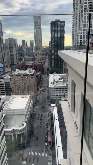 The ultimate Chicago hotel location that saves you so much money... 🤫🏙️ Save t