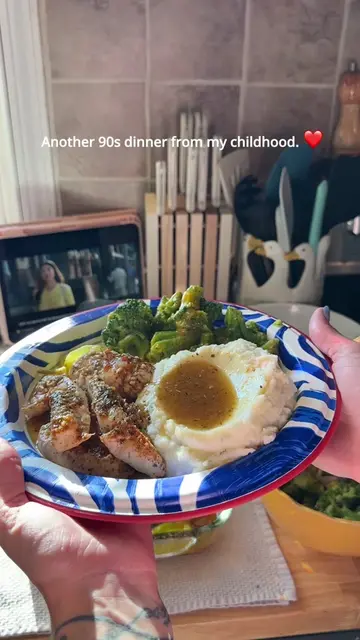 Italian Chicken, creamy mashed potatoes, and broccoli. 🥔🥦🐔 One bite took me a