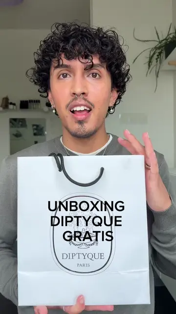Unboxing my Diptyque Gratis This quarter I chose La Vallee du Temps from the Le 