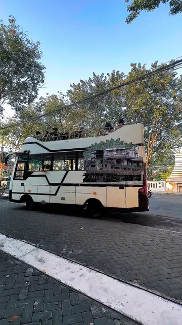 POV: ternyata Gresik juga punya bus wisata tingkat, tapi masih banyak yang belum