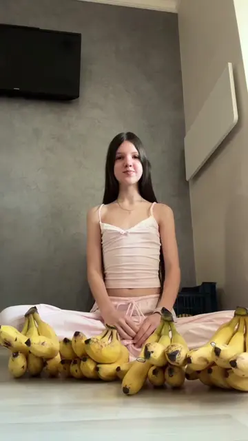 I literally ate 10 bananas in one day I love them (woul've prolly eaten 20 if my