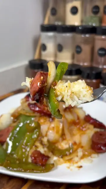 Black Pepper Sausage Ingredients: •	2 onions, sliced •	3 green peppers, sliced •