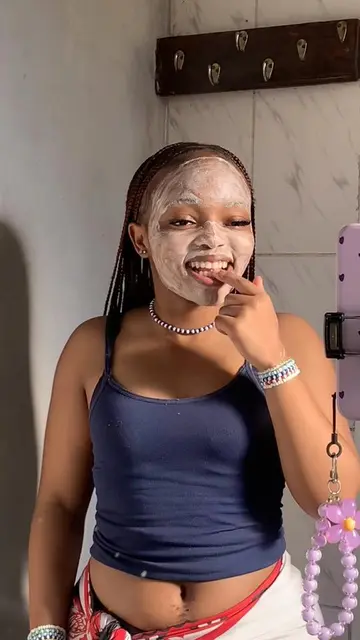 Day 2/5 of consistency baby 😝😝😝#wlw #skincaretips #sphiwosamathongo #youngcre