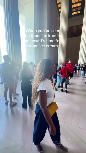 Showing my older sister around DC 😌 we got DELICIOUS ice cream from @malai ice 