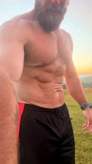 Just finished a tasty back session in the gym, spotted this sunset, and couldn’t