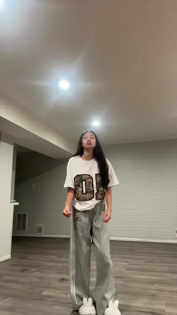 embrace it @aelfriceden_official dc: @I s e e I / 잇세이 #embraceit #dancestolearn 