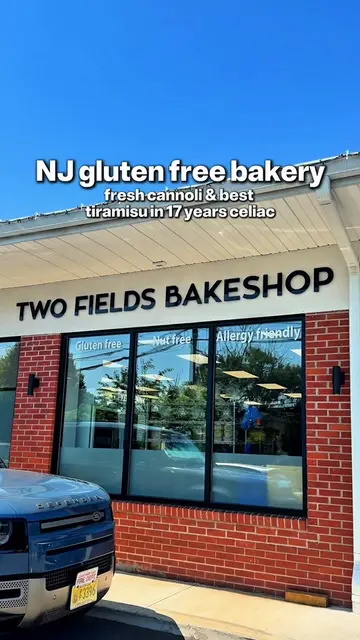 I found a 100% dedicated gluten free bakery in NJ with freshly piped cannoli + t