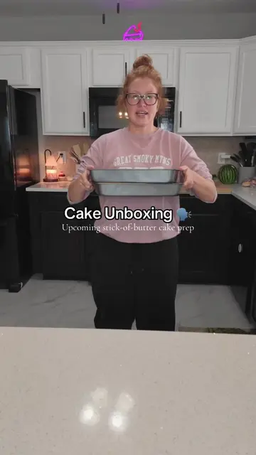 I simply cannot hold back any longer. I must recreate the fabulous cakes I’ve be