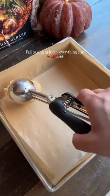 Fall baking in July > everything else 🍎🍂 When do you guys officially start bak