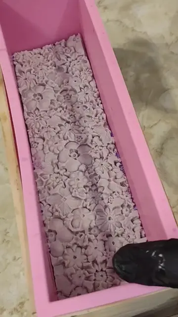 Most soap-making videos get squeezed into 30 seconds, but this one deserved a cl