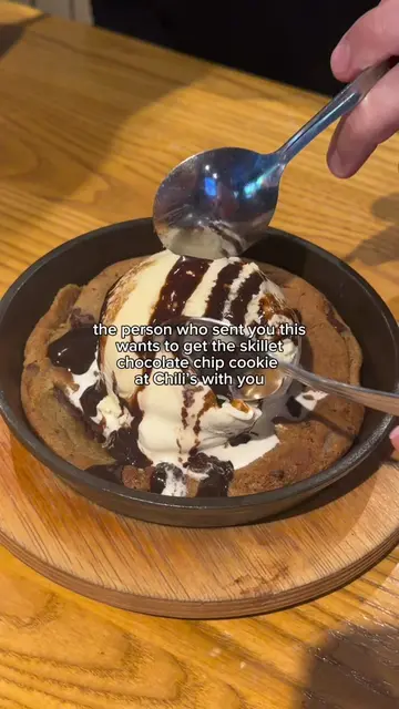 Craving the @Chili’s Grill & Bar skillet chocolate chip cookie 🍪 can definitely