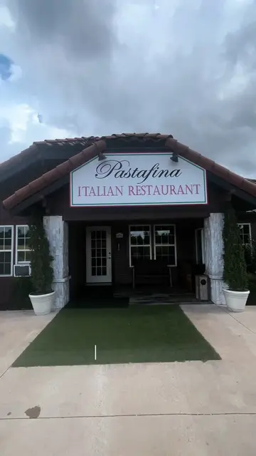 Did someone say Breadrolls?!? 🥖📍PASTAFINA ITALIAN in Cave Springs, AR is a MUS
