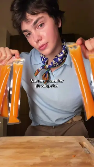 Healthiest summer snack in the world: Apples 🍎 Carrots 🥕 Oranges 🍊 Juice them