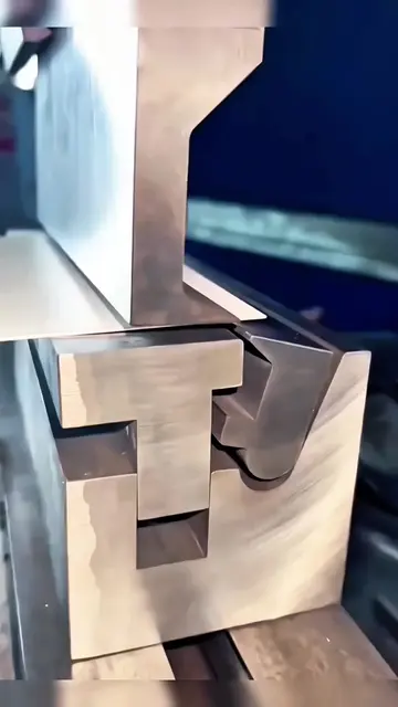 "No-lift" hemming die—simplifying the process and enhancing consistency. Traditi