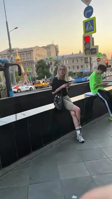 Taking pictures of Russian girls 📸 💕 #viralvideo #photographers #streetphotogr