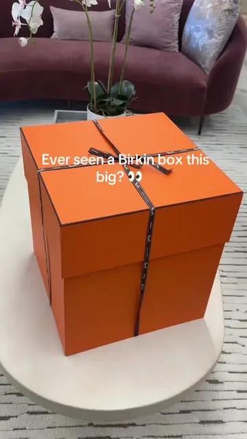 The bigger the box, the rarer the Birkin. 👀 Meet the ultra rare Hermès Birkin 3