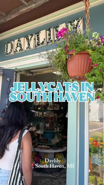 spotted Jellycats while checking out the shops in South Haven, Michigan!! Daylil