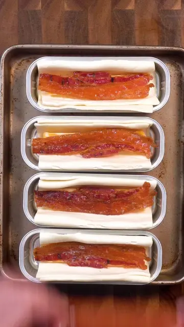 Infinity Chili Cheese Dogs (Makes 4) Ingredients: 1/2 lb ground beef, 1 diced on