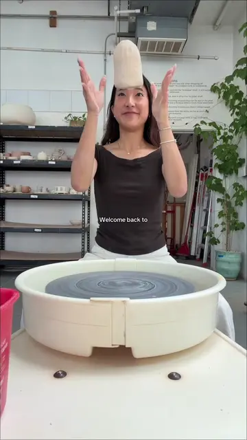 Day 13 of functional pottery: the VIRAL BERRY WASHING BOWL!! 🤯🍓🥣 #pottery #ce