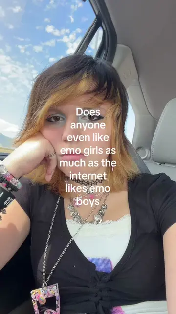 I feel like literally NO one other than other emo girls do… - - - #fmylife #chan