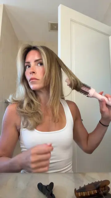 My hairdresser told me to get this so now you all need it too  #blowouttutorial 