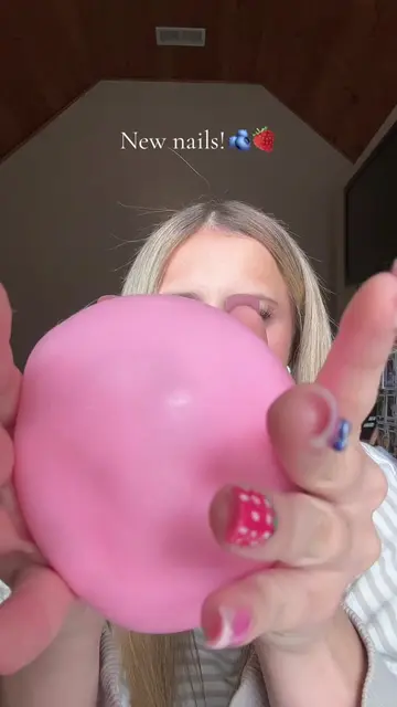 New nails + squishy pt 5🫐🍓💗 #nails #squishy #smushers #asmr #nailinspo 