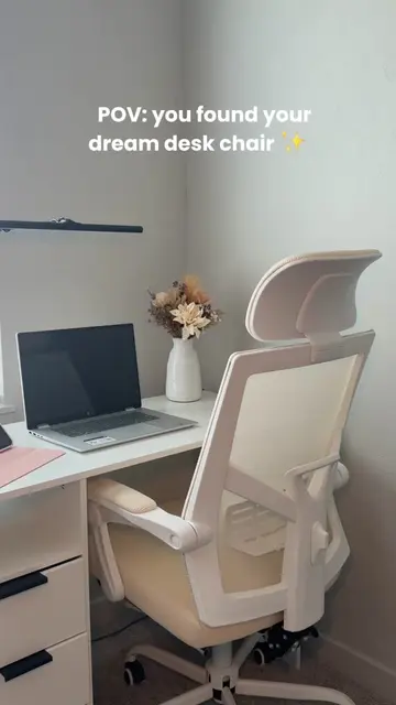 I’m obsessed with this chair 🤍 It makes my desk setup so much more comfortable 