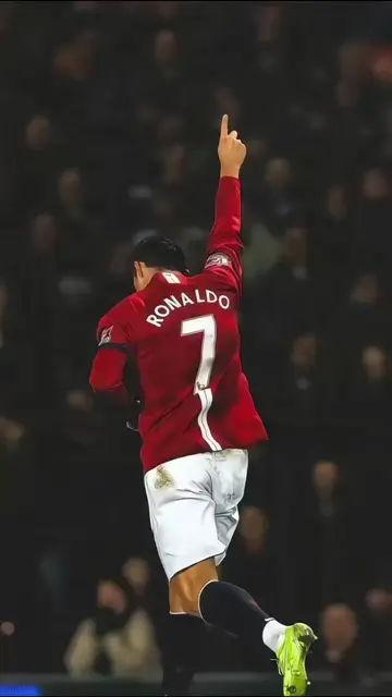 Ronaldo Screen-Breaking 3D Wallpaper! Make it in 3s for all phones Body text: St