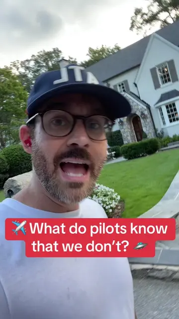 Ever had something happen on a flight that made you think… “Wait a second?” 😂✈️