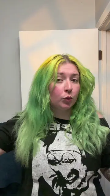 testing out the new @wavytalkofficial Power Wave Hair Crimper ** this was sent t