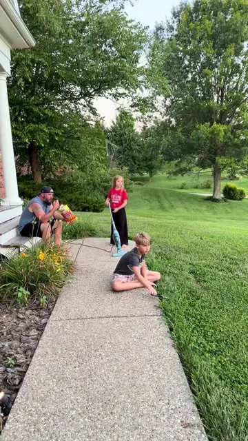 Neighborhood drama is clearly better than Netflix! 🍿🤣🙈 #drama #comedy #family