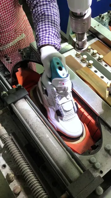 👟 from @Flightkickz.club | jordan 4 white cement on factory #fyp #sneakers #sho