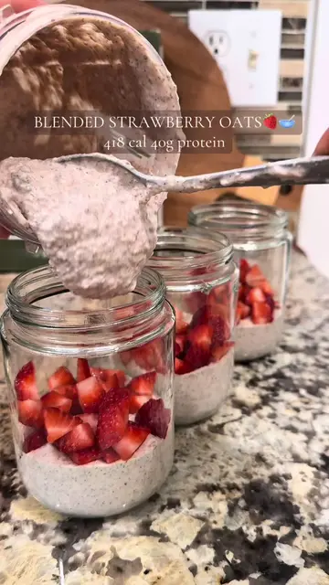 FULL RECIPE: 🍓 STRAWBERRY BLENDED OVERNIGHT OATS  ~3 servings | ~418 cal • 40g 