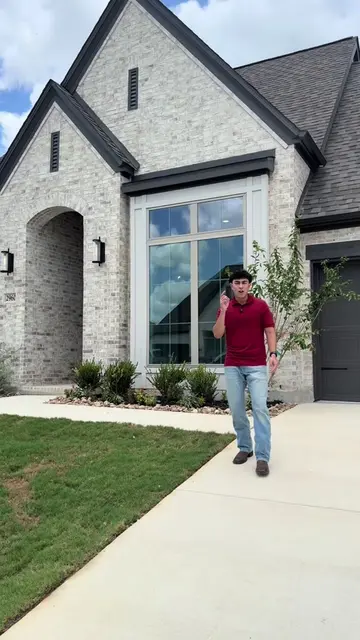 🏡 If your dream home is the one where everyone wants to gather, this is it. ✨ 4