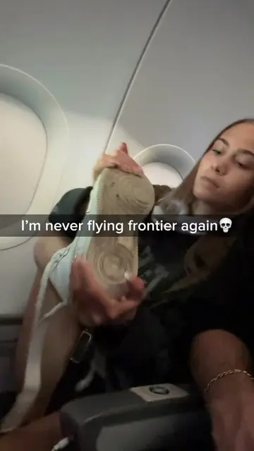 I can’t believe I caught her doing THIS on the plane 😂 do people nowadays have 