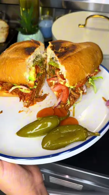 🥪🤤 Shredded Pork Sandwiches Today I made these delicious Shredded Pork Sandwic