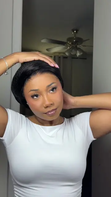 Love it 😍😍 it’s giving silk press 🤏🏽🤏🏽 #bobwig #yakistraight #unicehair #s