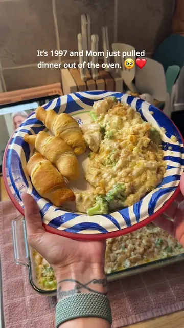 Chicken Broccoli Rice Casserole with buttery crescent rolls. 🥦🥐 This is one of