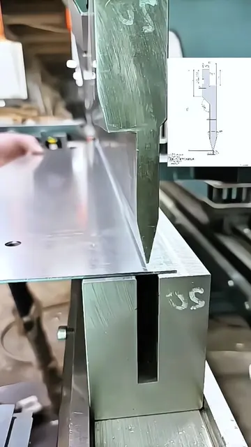Practical application of the "hemming" (flattening) bending process: Pre-bending