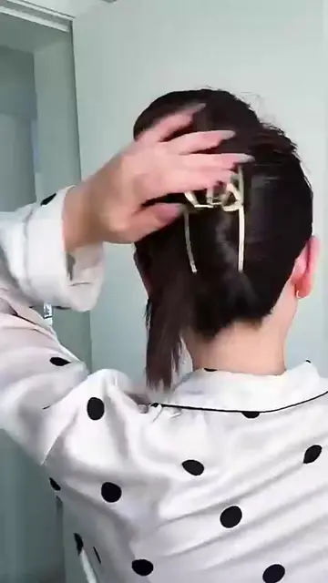 Japanese Hair Cleaning Method 😱 #hairtutorial #hairhacks #hairtok #tips #fyp 