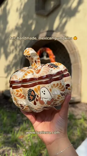 Handmade + candles = best fall vibes 🎃✨ preorder now www.luztierra.com #luzytie