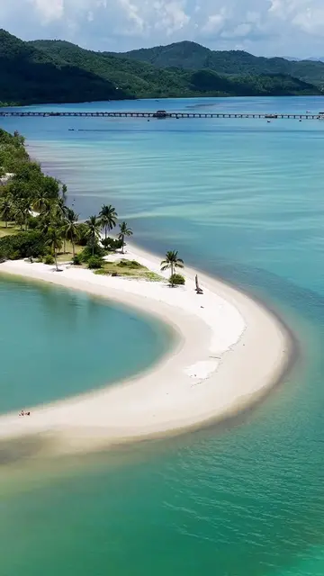 A sandbank carved by the tides, made for dreamers 🏝️🌊 📍Laem Haad Beach - Koh 