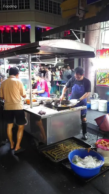 Popular Charcoal-Grilled Stir-Fried Noodles - Malaysian Street Food   🗺️ Locati